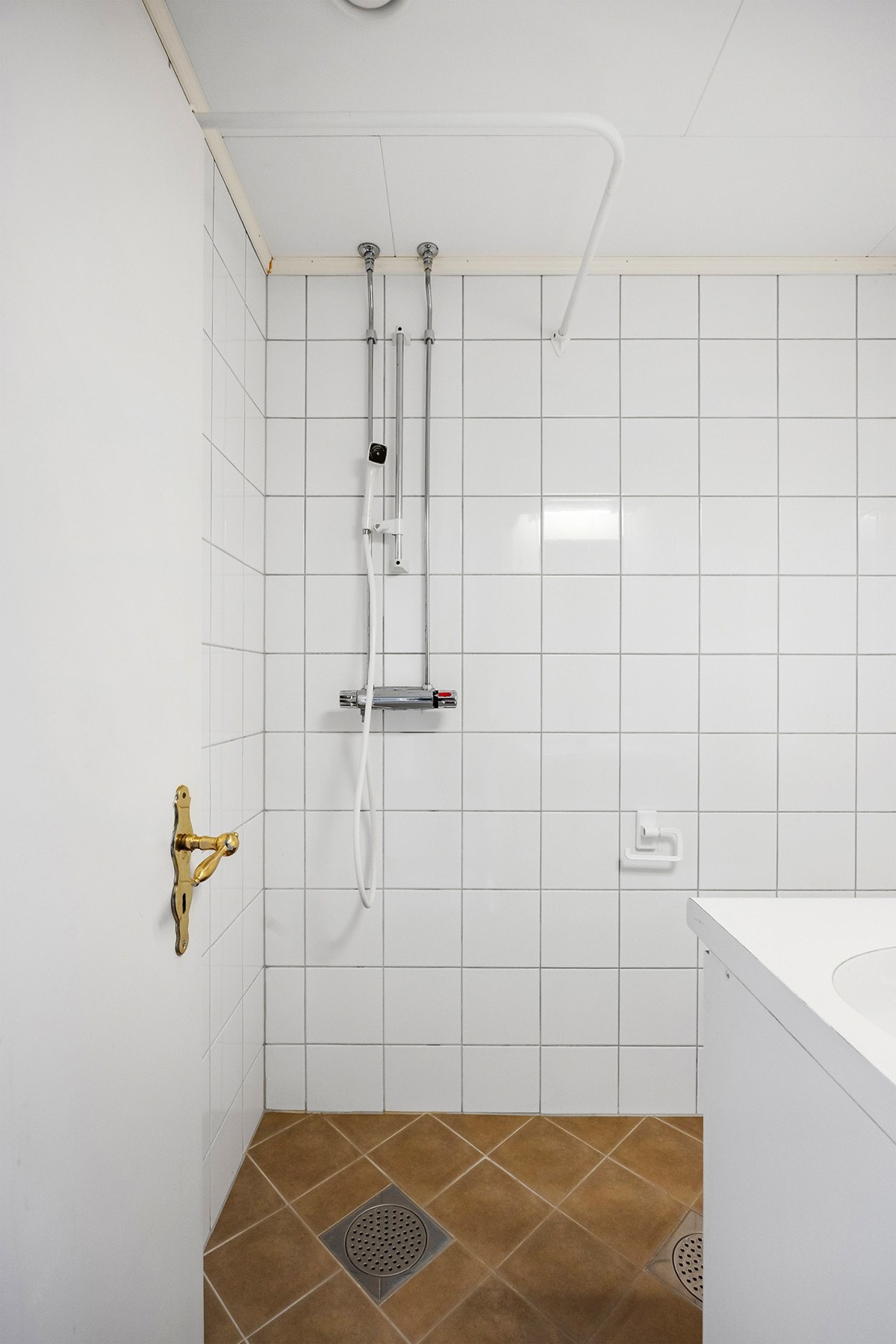 Åpen dusj på vegg Galleribilde