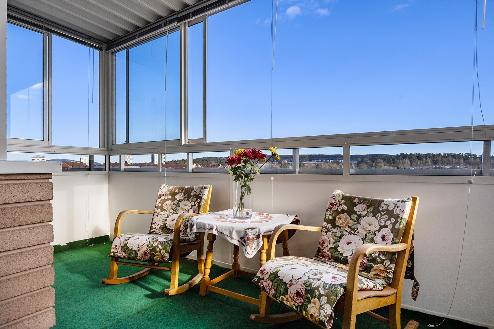 Fin plass til hyggelig utemøbler og grill hvis ønskelig Galleribilde