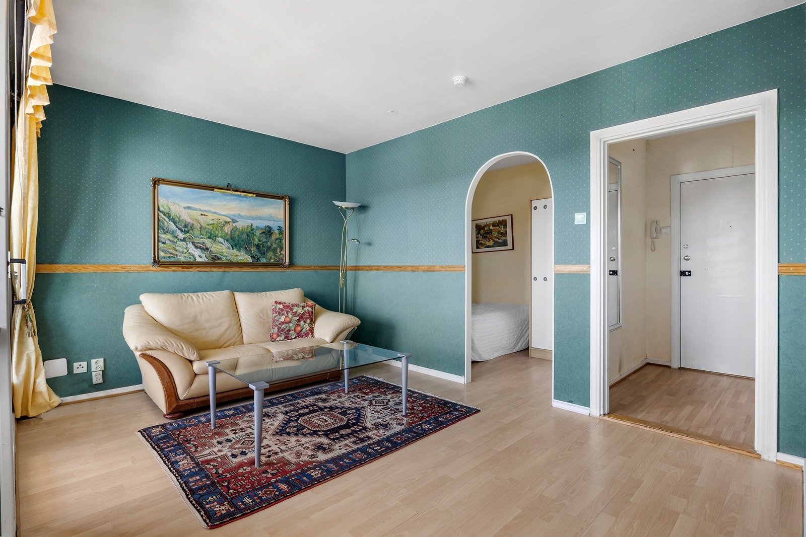 Fra stuen har du også inngang til praktisk sovealkove Galleribilde