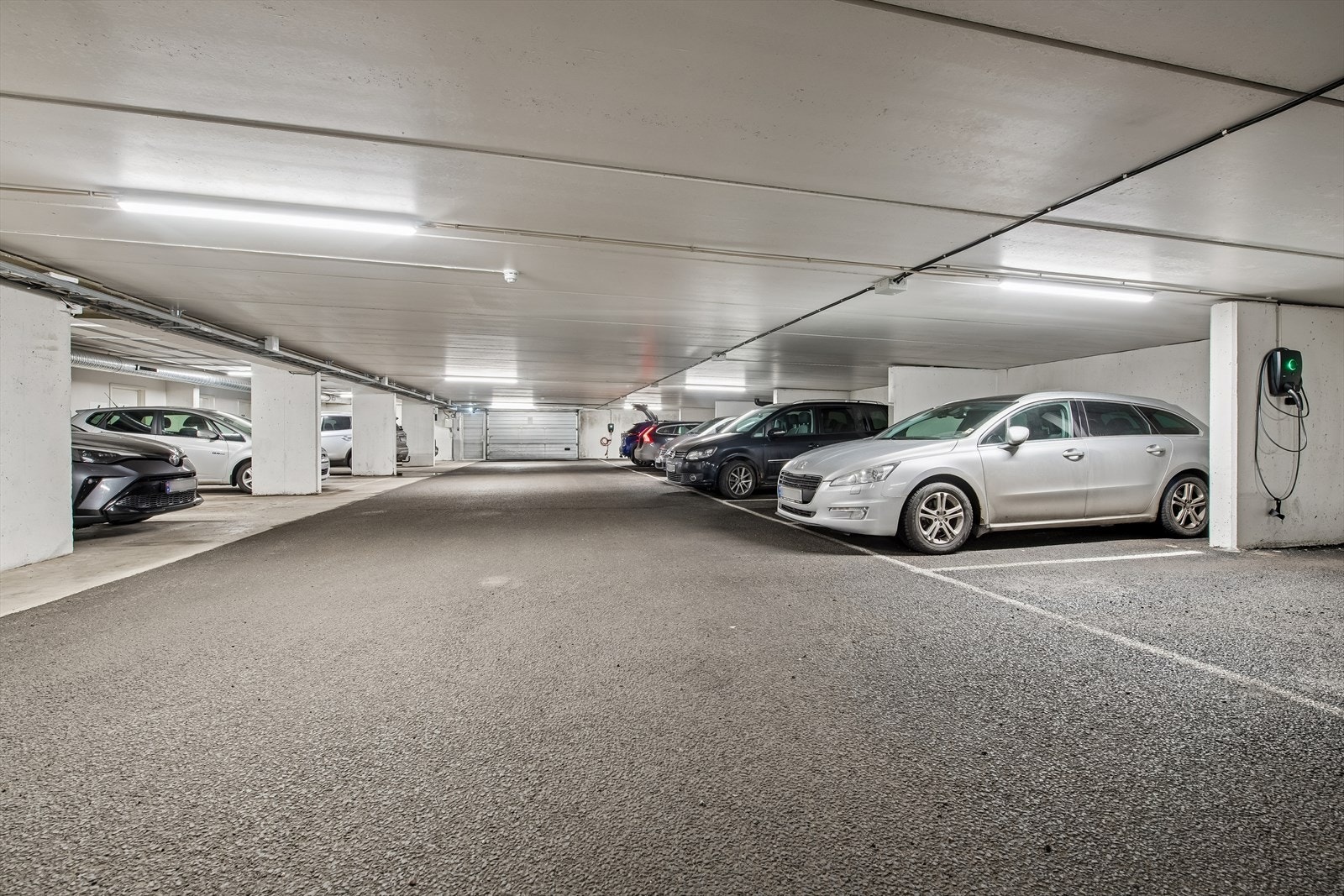 Det medfølger en garasjeplass i garasjekjeller til leiligheten. Her er det mulighet for EL-lading. Galleribilde