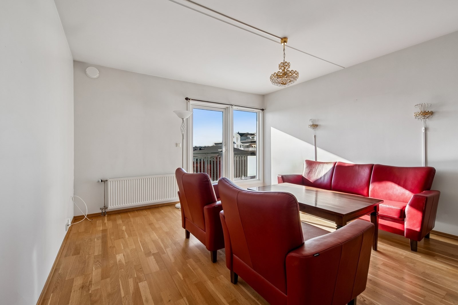 Fra stue er det utgang til en romslig balkong. Galleribilde