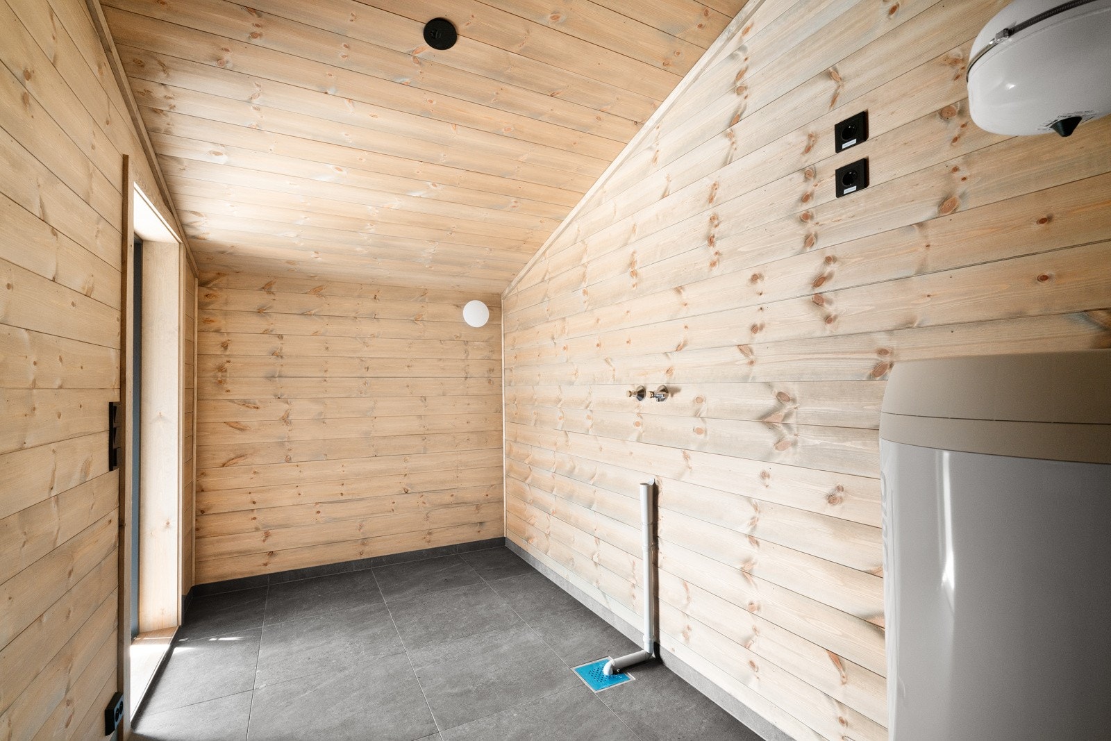 Praktisk skistall/vaskerom. Galleribilde