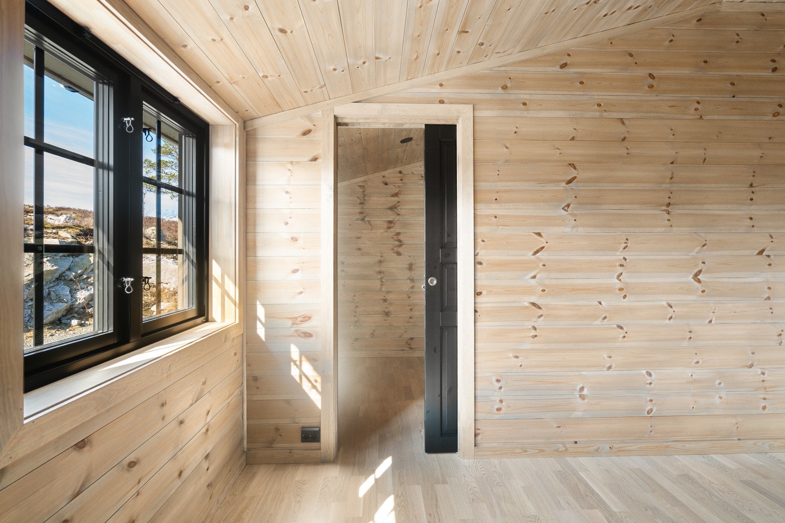 Hovedsoverom med egen walk-in og privat bad. Galleribilde