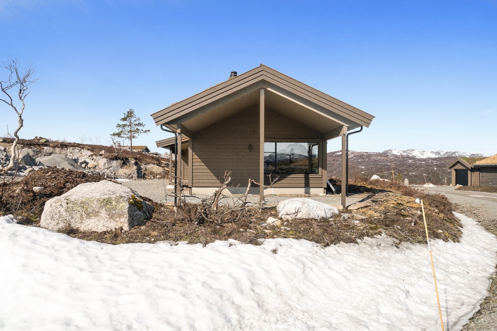 Praktisk takoverbygg gir flere bruksmuligheter av uteområdet. Galleribilde