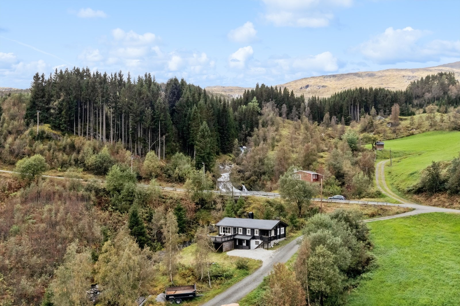 Tveitavegen ligger med kort avstand til Myrkdalen fjelllandsby Galleribilde