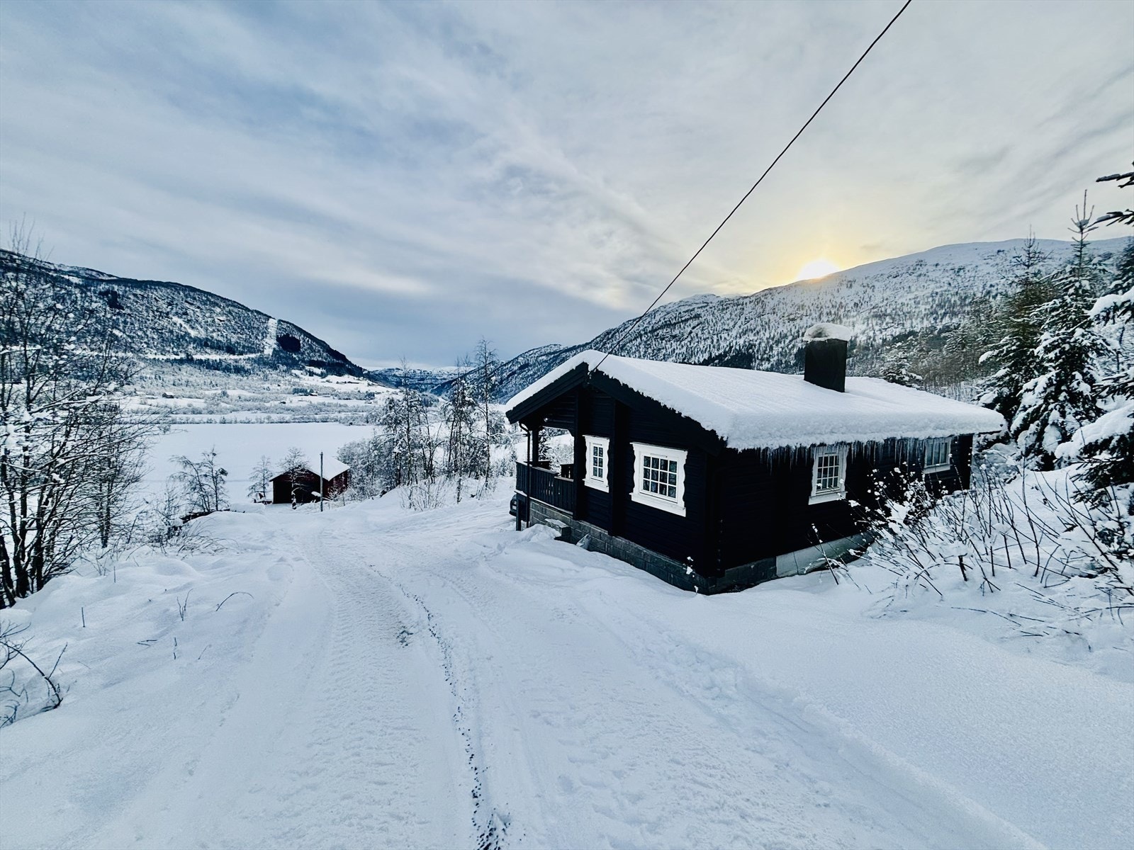 Beliggende med kort avstand til Myrkdalen fjellandsby, i et område med gode forhold på vinteren Galleribilde