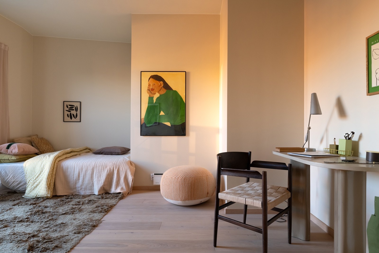 De store vindusflatene sørger for rikelig med dagslys og gode muligheter for lufting. Galleribilde