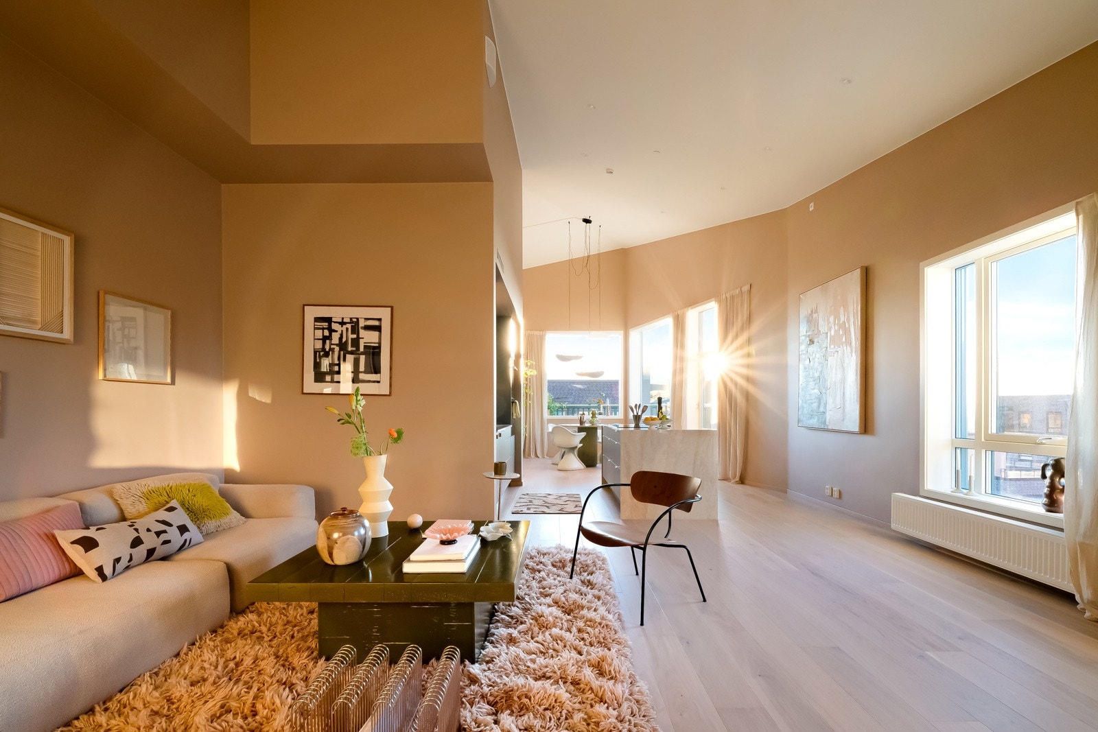 Strøken 4-roms topp- og endeleilighet med fantastisk utsikt! Galleribilde