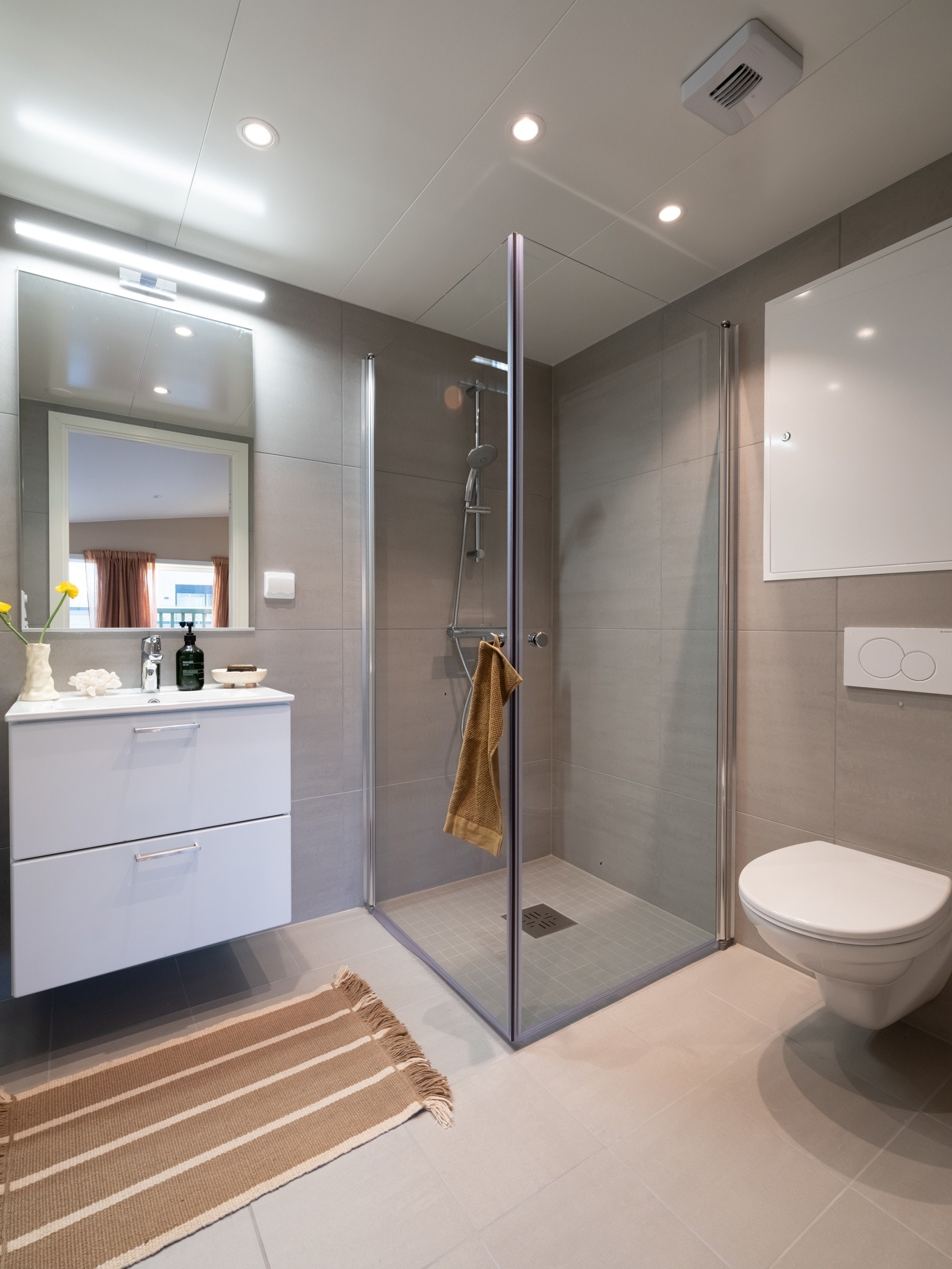 Baderom tilknyttet hovedsoverom. Galleribilde