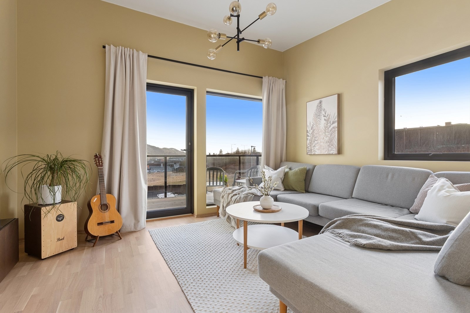 3. etg: Loftstue med ekstra takhøyde og mulighet for å etablere vedovn Galleribilde