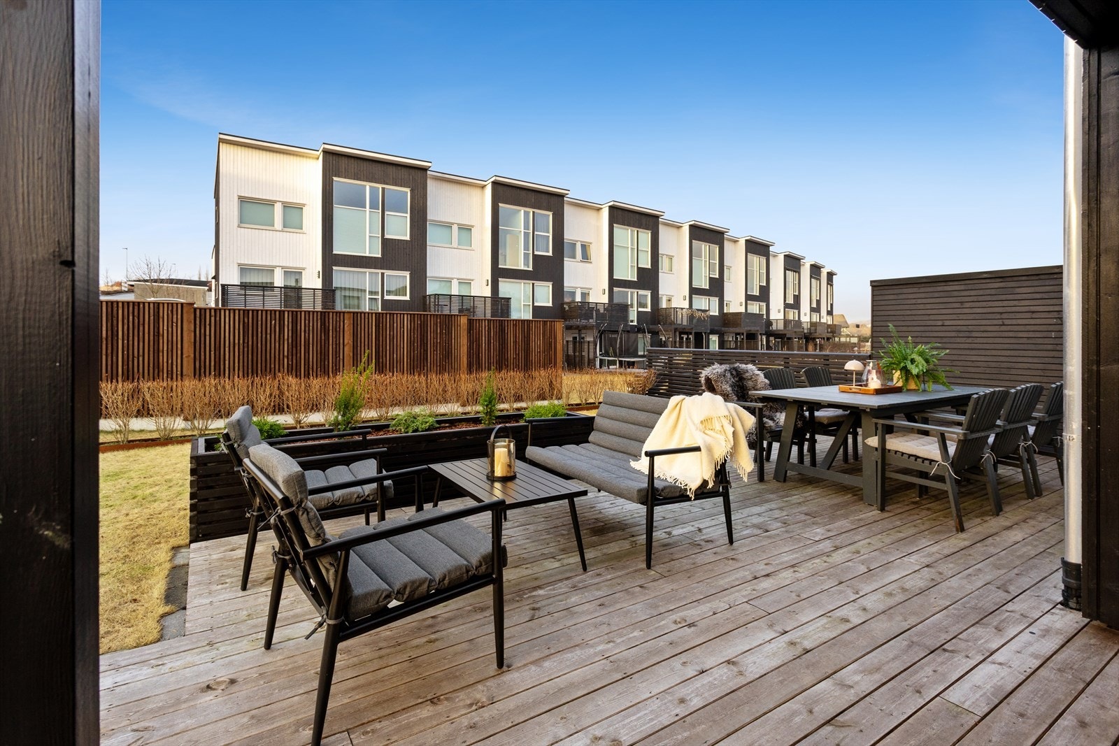 Det er godkjent å bygge pergola i enden av hage/terrasse (se bygningstegninger) Galleribilde