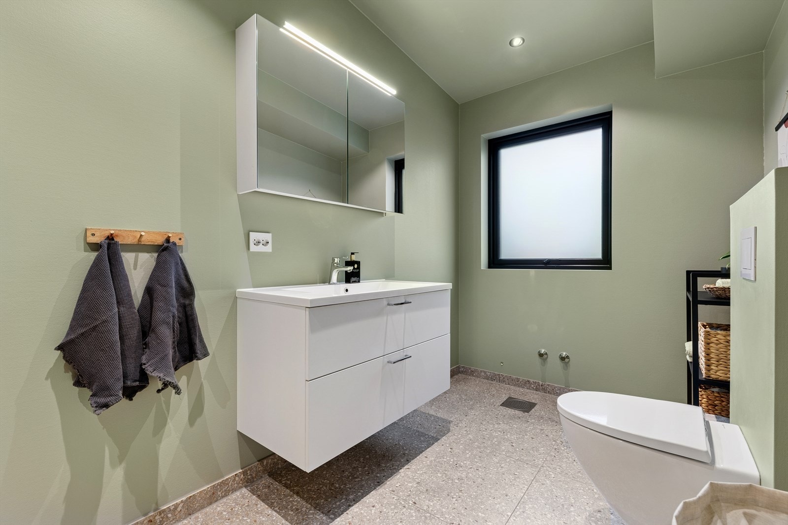 2. etg: Det er klargjort for badekar ved vindu for dem som ønsker det Galleribilde