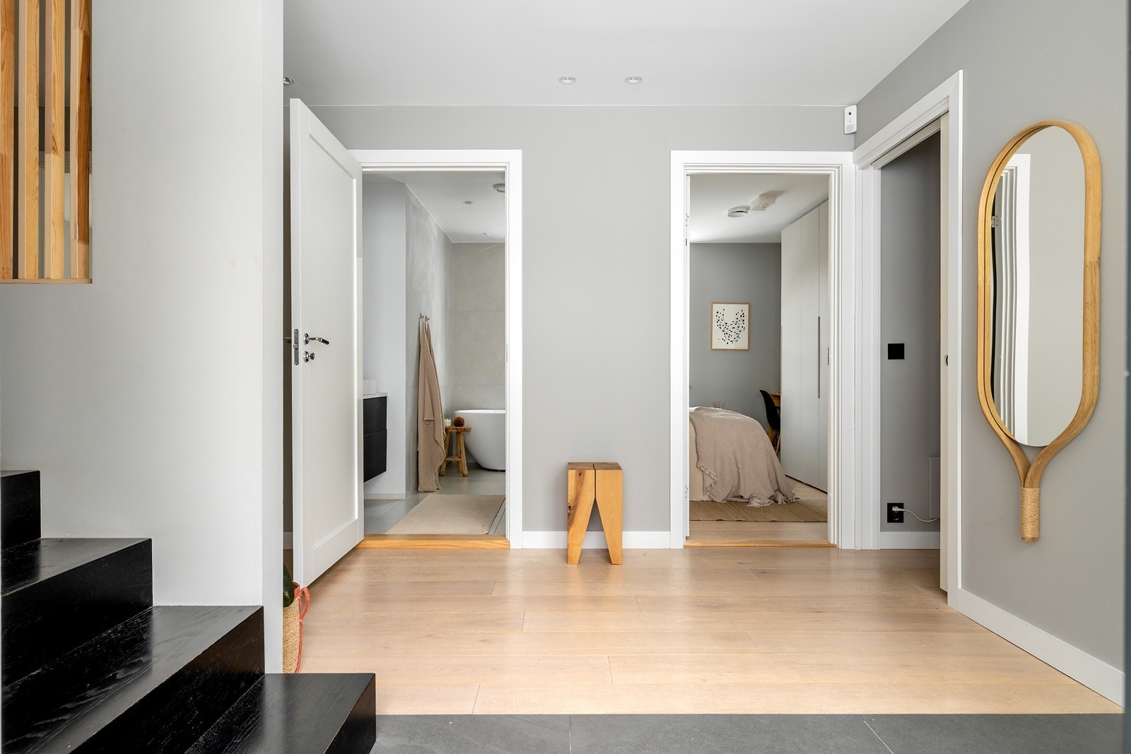 Gang mot soverom og baderom Galleribilde