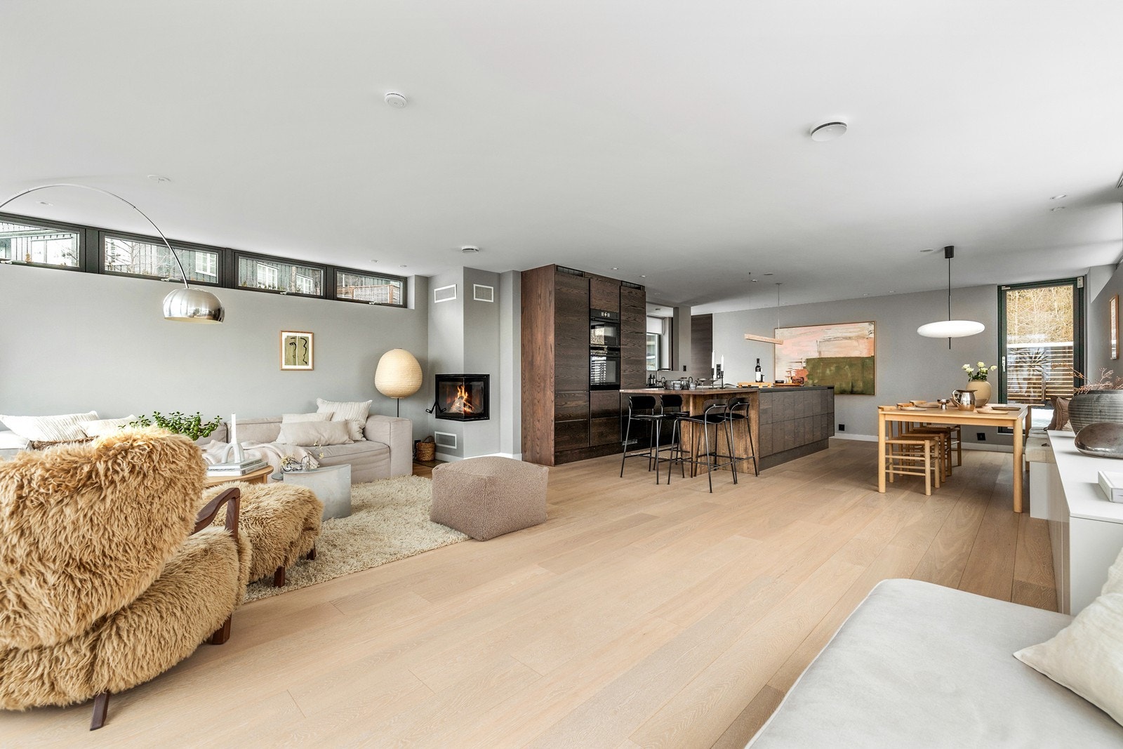 Stue mot kjøkken Galleribilde