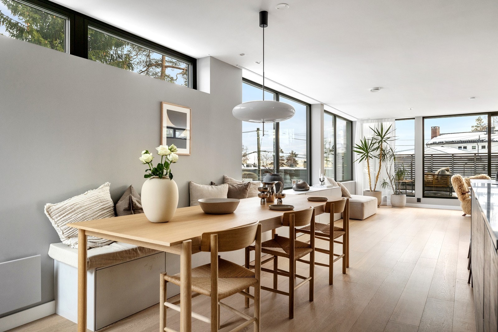 Spiseplass mot stue Galleribilde