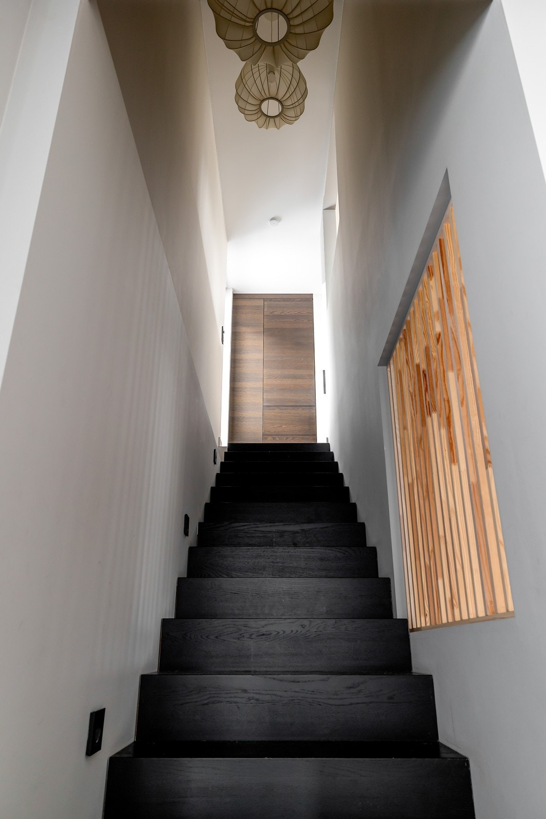 Trapp fra 1. etasje Galleribilde