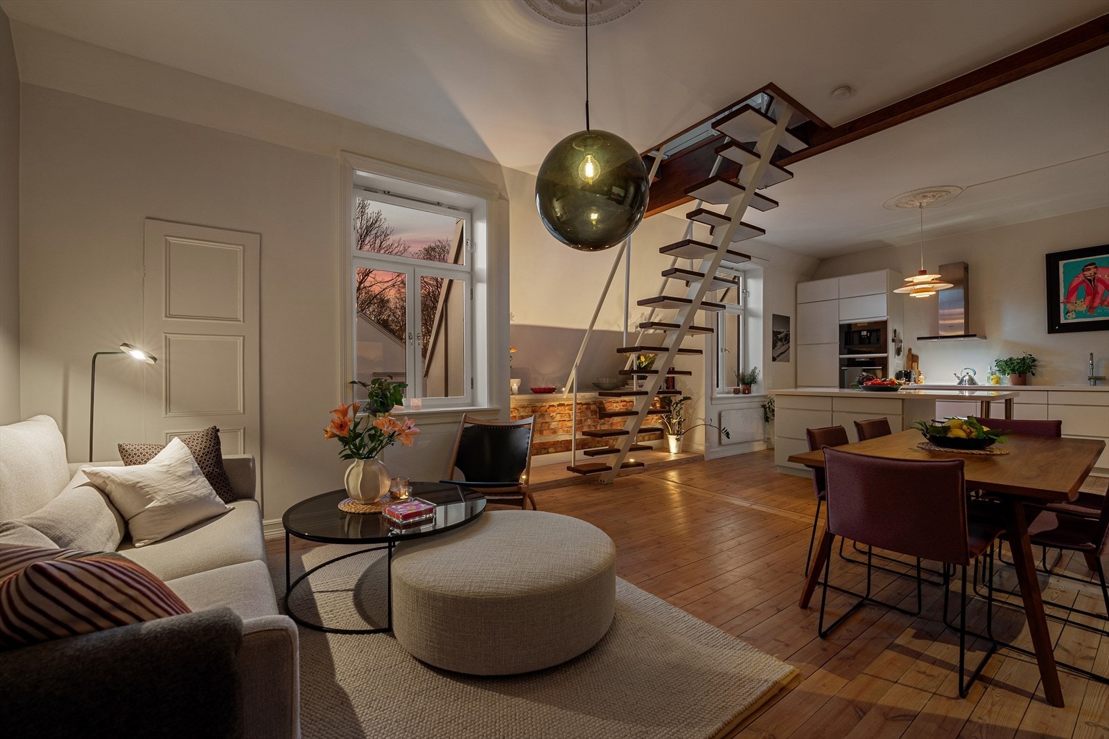 Det er lagt vekt på delikate og avstemte fargekombinasjoner sammen med pene gulv og materialvalg. Galleribilde