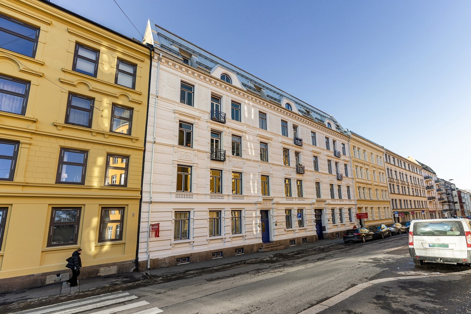 Velkommen til Herman Foss gate 4C. Lekker og klassisk bygning hvor fasaden nettopp er rehabilitert. Galleribilde