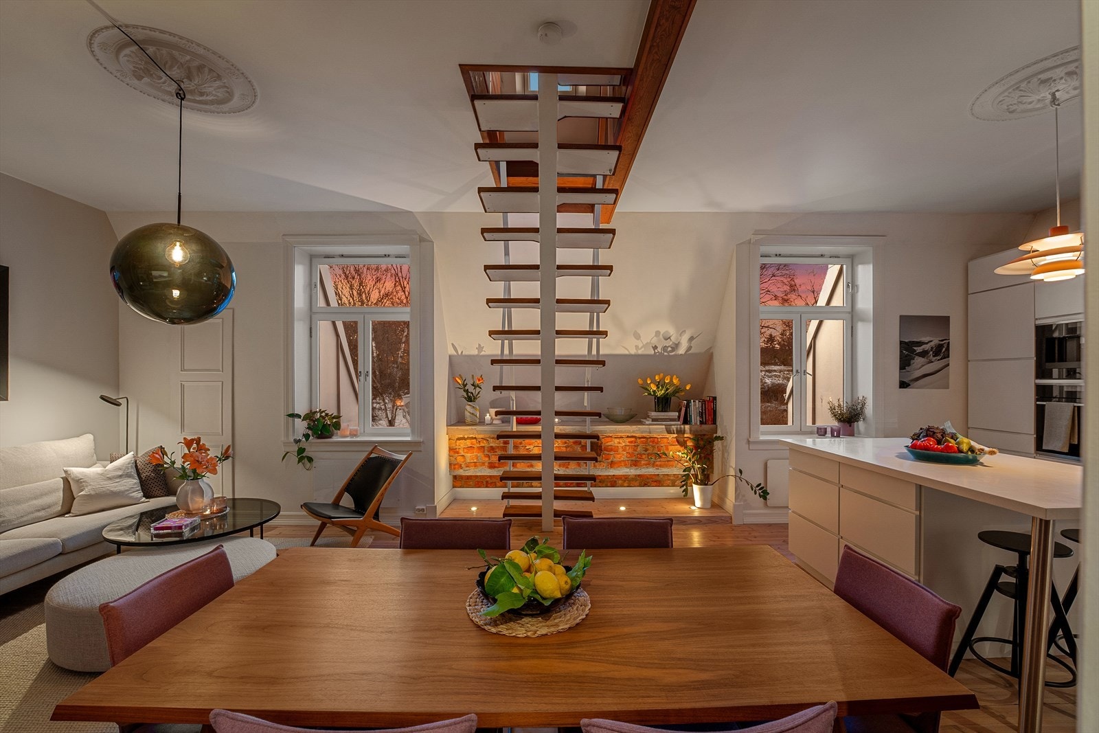 Leiligheten har utsikt til Geitmyrsveien og St. Hanshaugen fra kjøkken og stue. Galleribilde