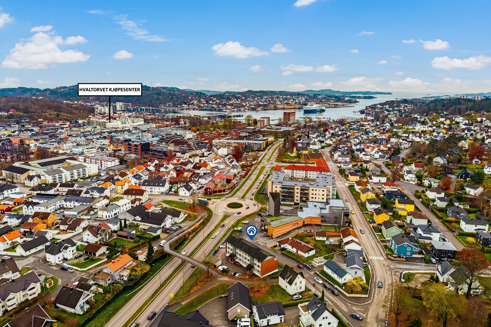 Meget sentral beliggenhet, kort gangavstand til alle byens sentrumsfunksjoner, tog/buss-stasjon og havnen Galleribilde