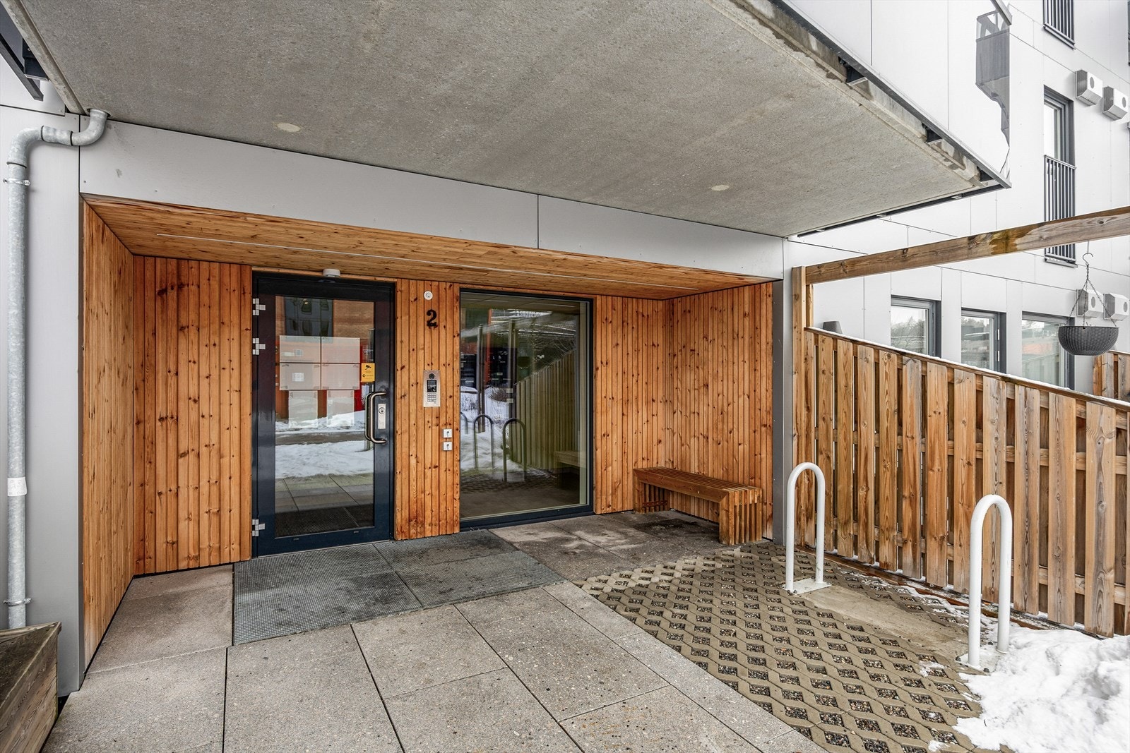 Sameiet har moderne fasiliteter som heis, dørcalling og sykkelparkering. Galleribilde