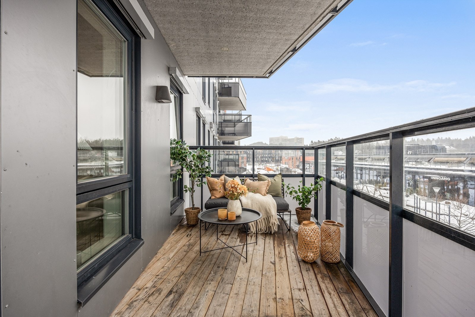 Fra balkongen kan man nyte gode solforhold gjennom dagen. Galleribilde