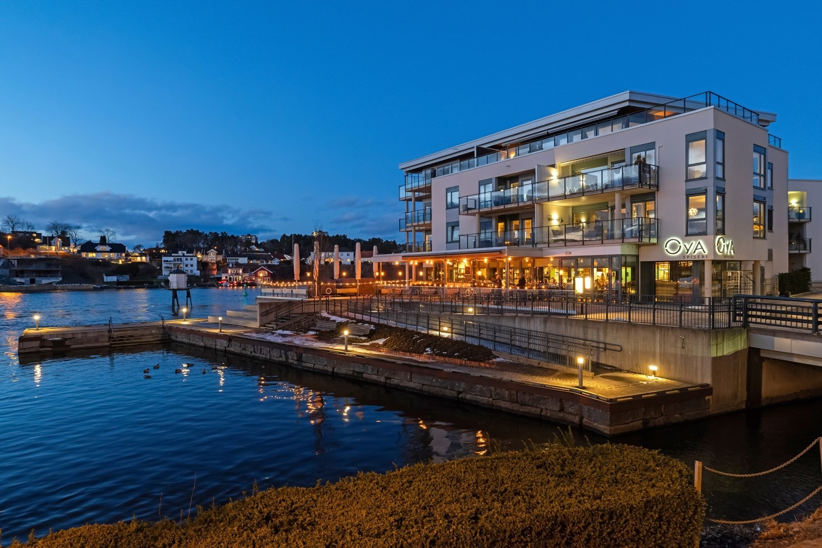 Kveldsfoto. Galleribilde