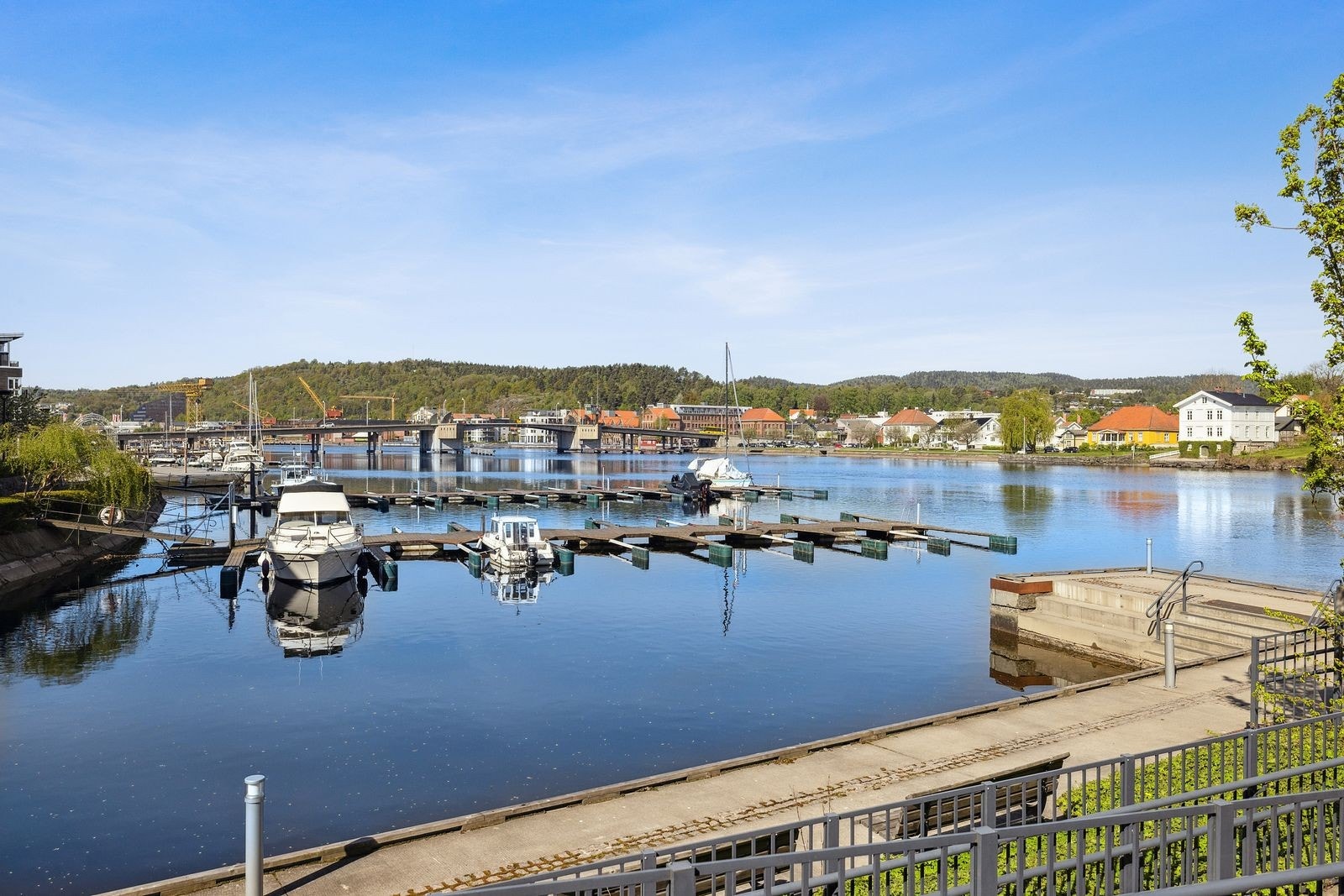Ønsker man en urban og aktiv hverdag, er denne beliggenheten midt i blinken - Velkommen til Bratsberg Brygge! Galleribilde