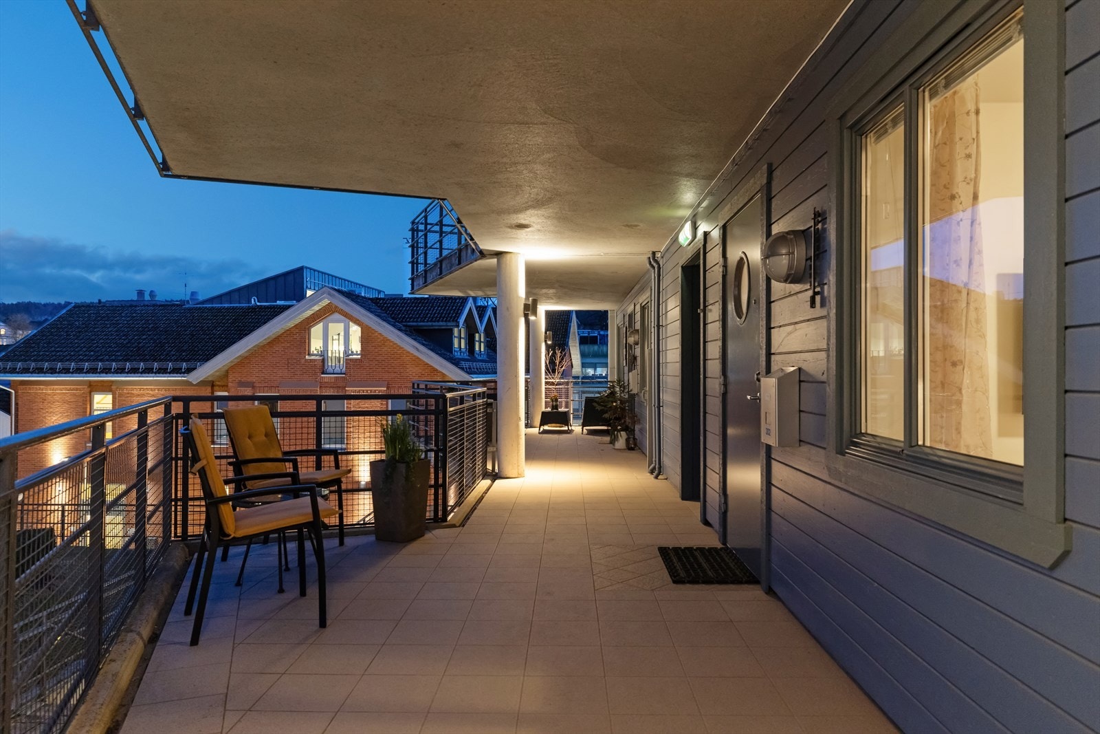 Kveldsfoto. Galleribilde