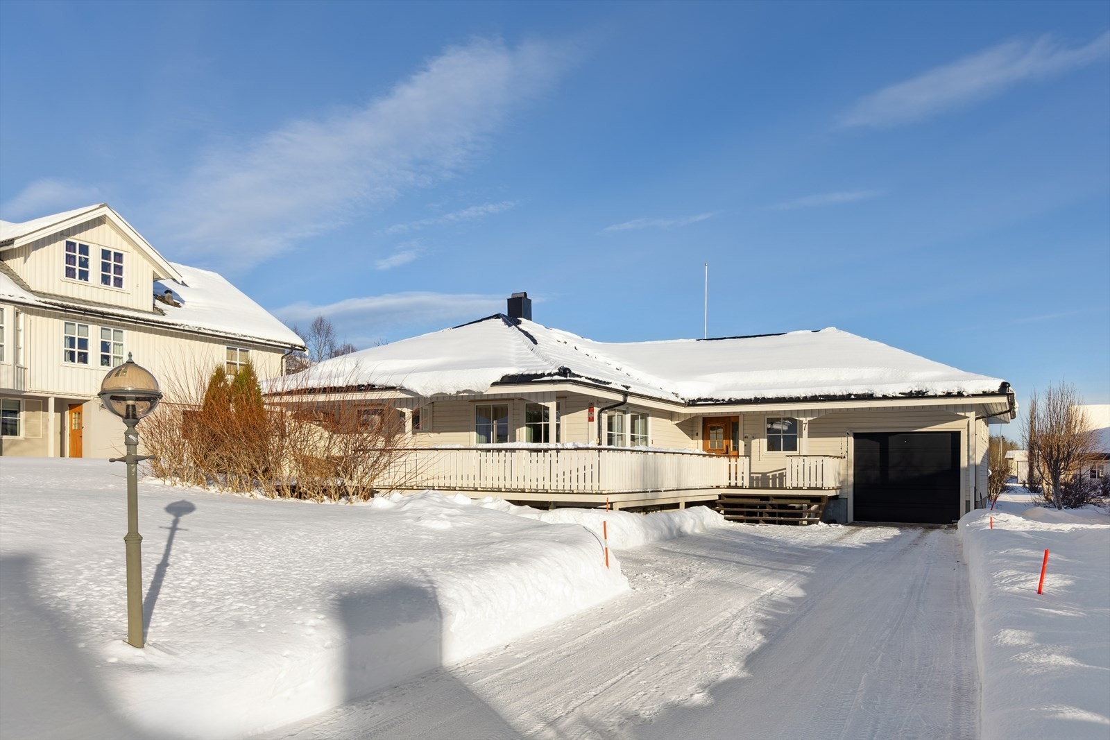 Velkommen til Kveldroveien 7 - En velholdt enebolig over 2 etasjer i et familievennlig område. Her får man blant annet garasje, god takhøyde, badstue og skjermet hage. Galleribilde