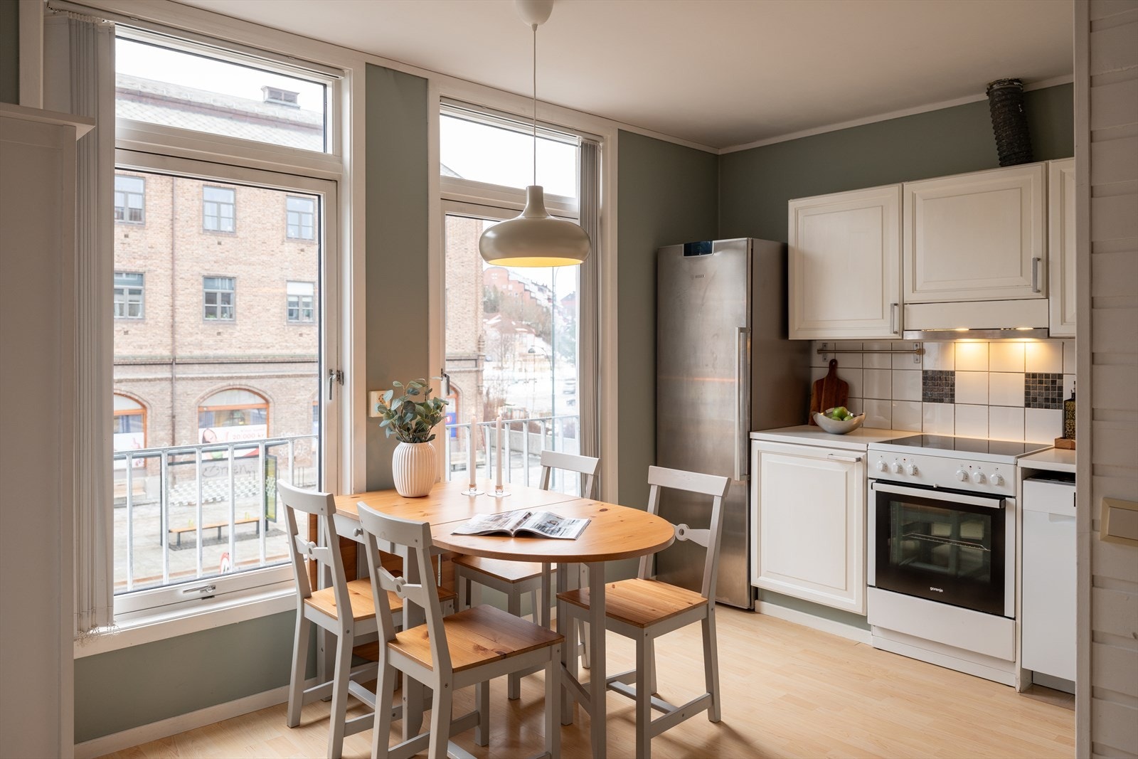 Kjøkkenets overflater ble oppgradert i 2019, og er vurdert til TG1 av takstmann. Galleribilde