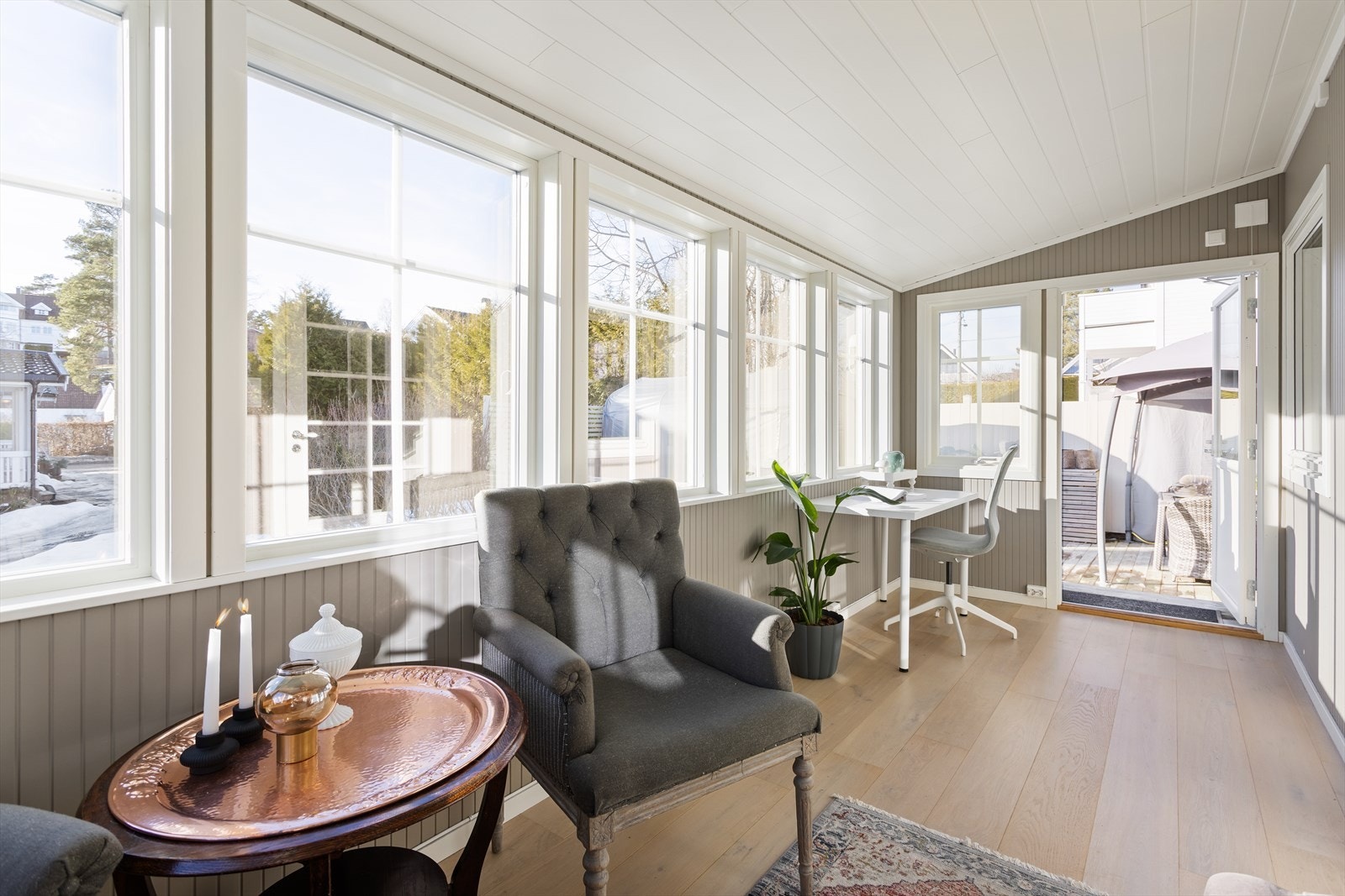 Den lune vinterhagen fungerer som et bindeledd mellom stuen og uteplassen. Rommet er ikke søkt om og godkjent per dags dato, se mer pkt. ferdigattest. Galleribilde