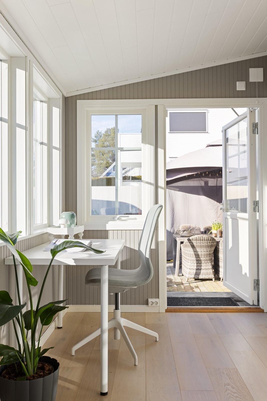 Herfra er det direkte utgang til den solrike terrassen. Galleribilde