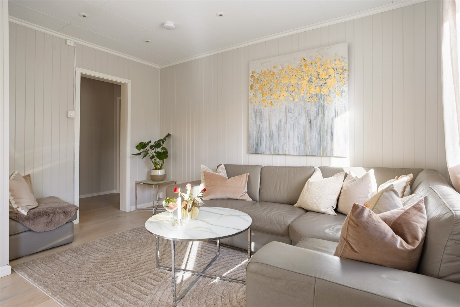 En luft-til-luft varmepumpe installert i 2022 bidrar til effektiv oppvarming. Galleribilde