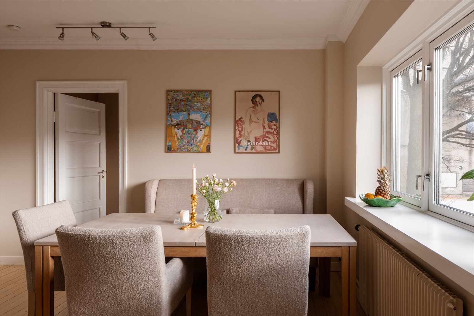 Spiseplassen er et hyggelig samlingspunkt med god plass til både familie og venner. Galleribilde