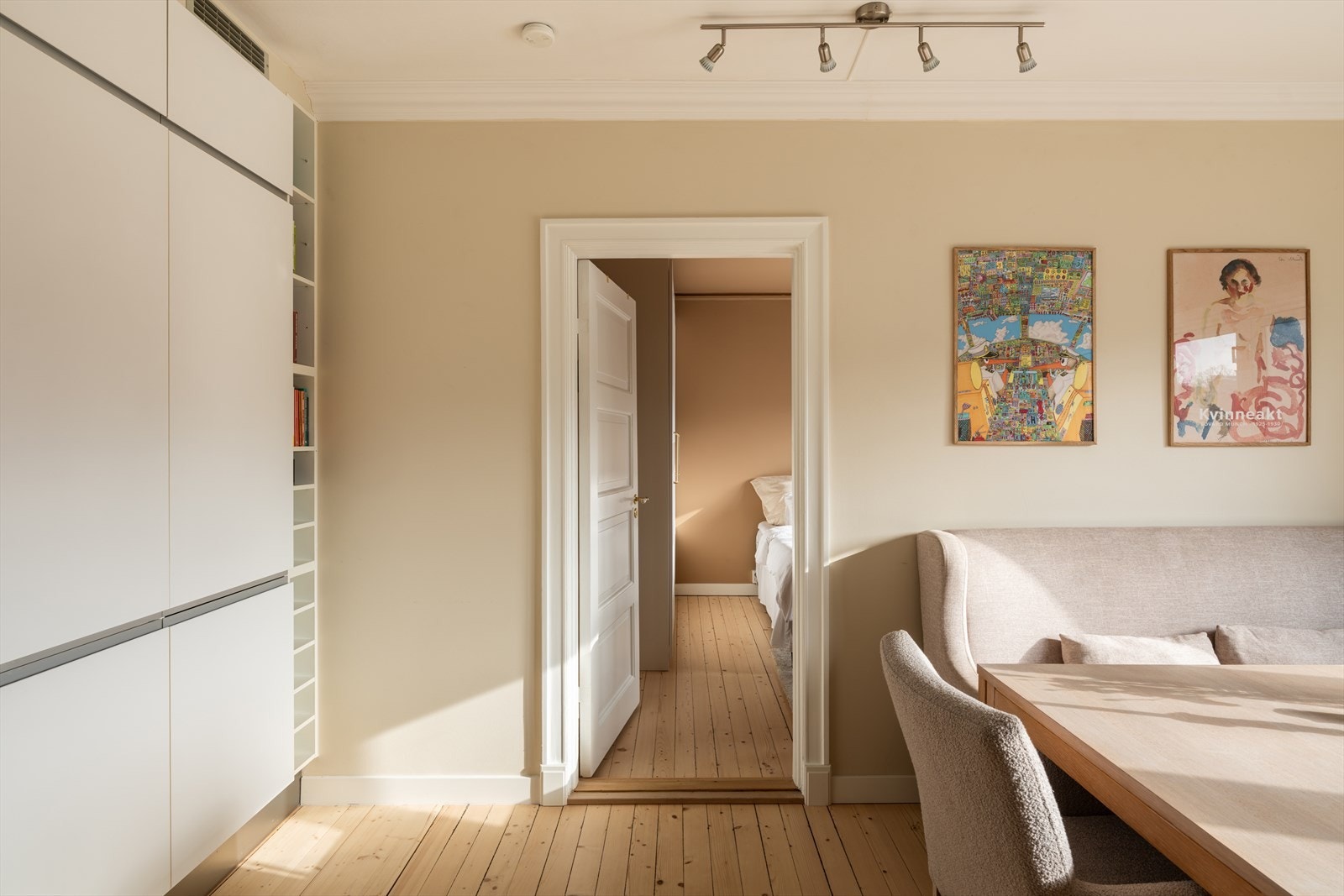 Fra kjøkkenet er det adkomst til begge soverom. Galleribilde