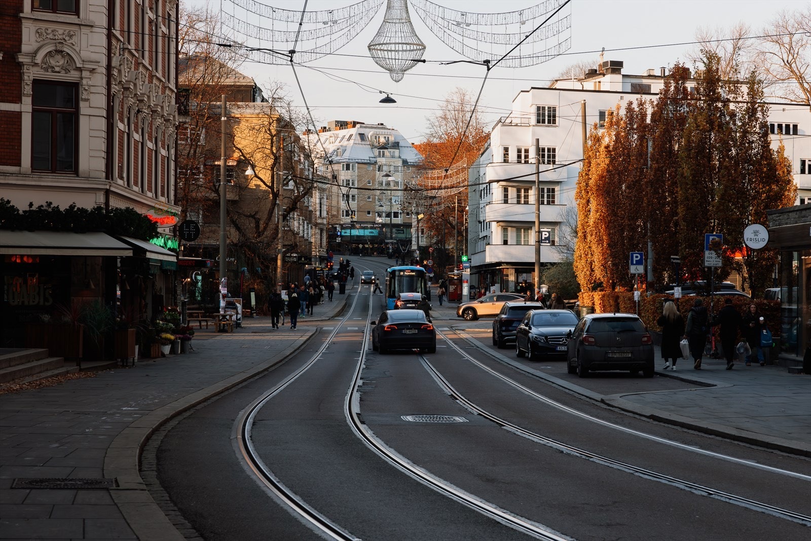 Kollektivtilbudet er svært godt, med trikk fra Homansbyen (linje 19) kun 5 minutter unna. Galleribilde