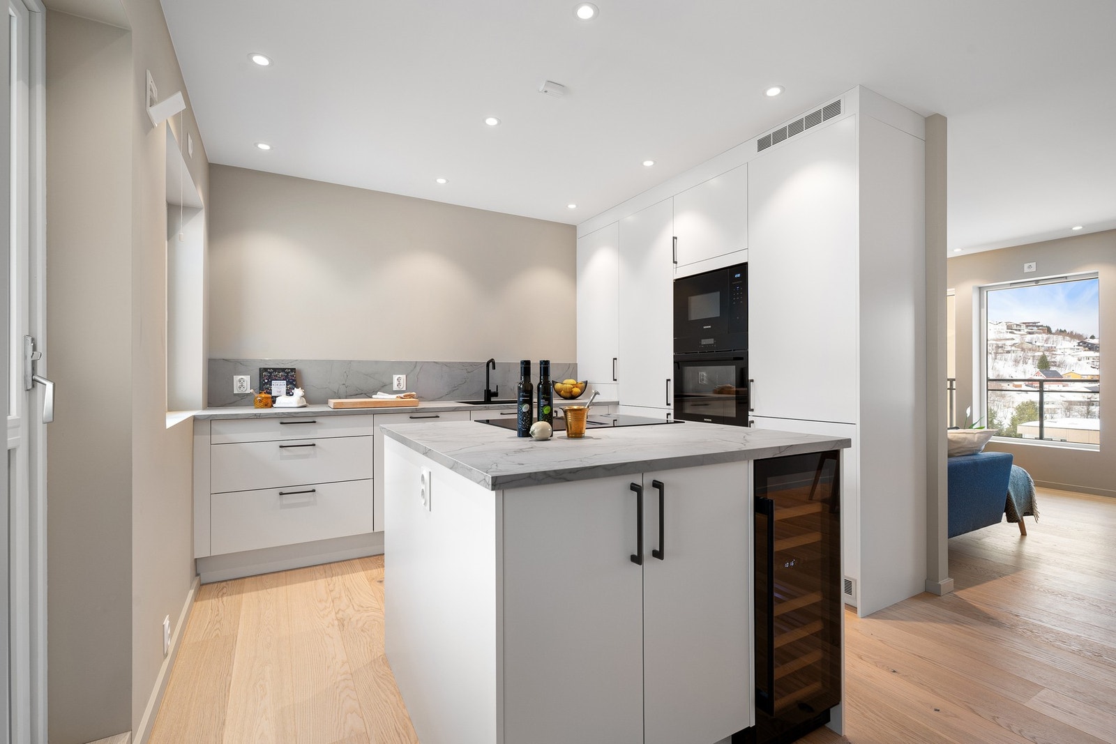 Boligen er pusset opp fra topp til tå siste året i gjennomført utførelse med høykvalitets materialvalg Galleribilde