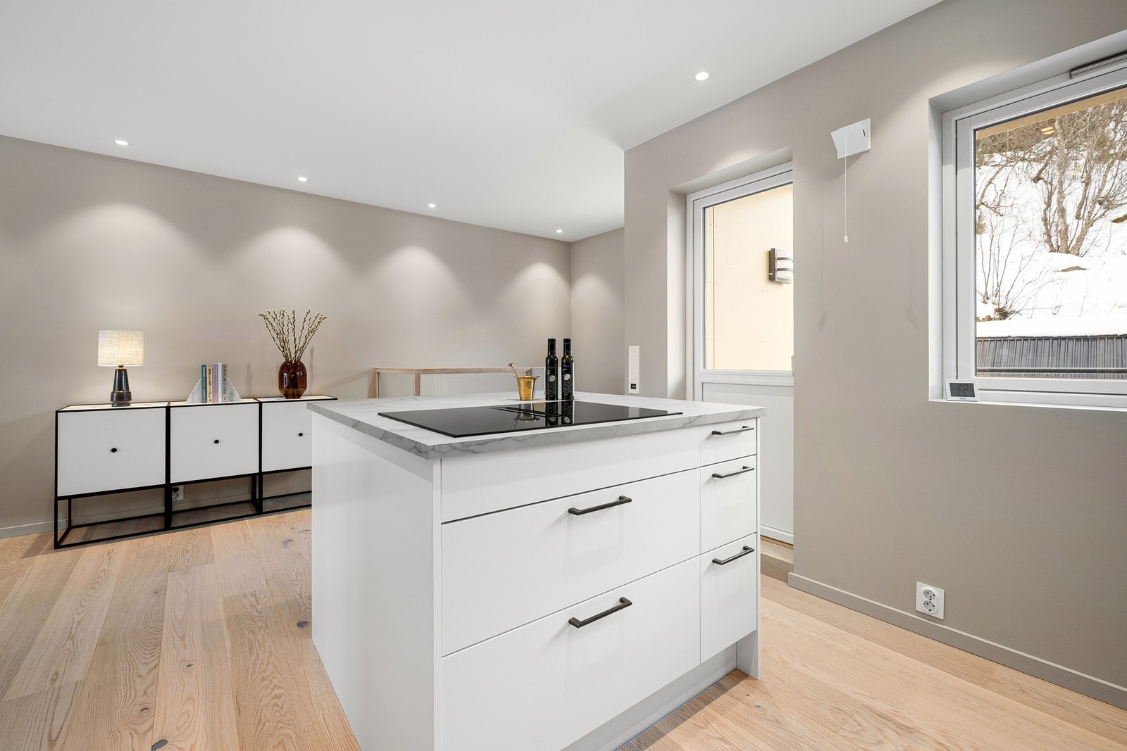 Balkong på begge sider av boligen Galleribilde