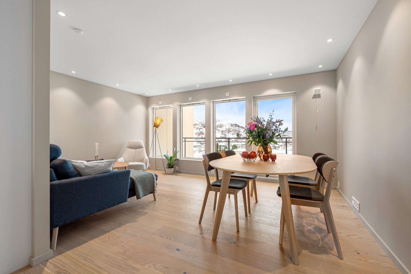 Velkommen inn - vi begynner i hovedetasjen som er på øverste plan! Galleribilde