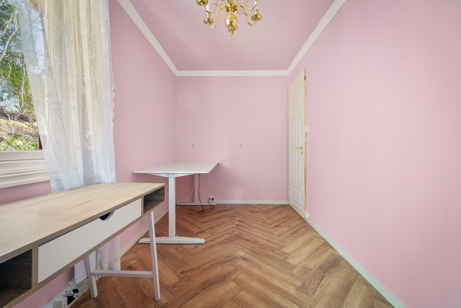 Rommet er lyst og egner seg godt som barnerom, gjesterom eller kontor. Galleribilde