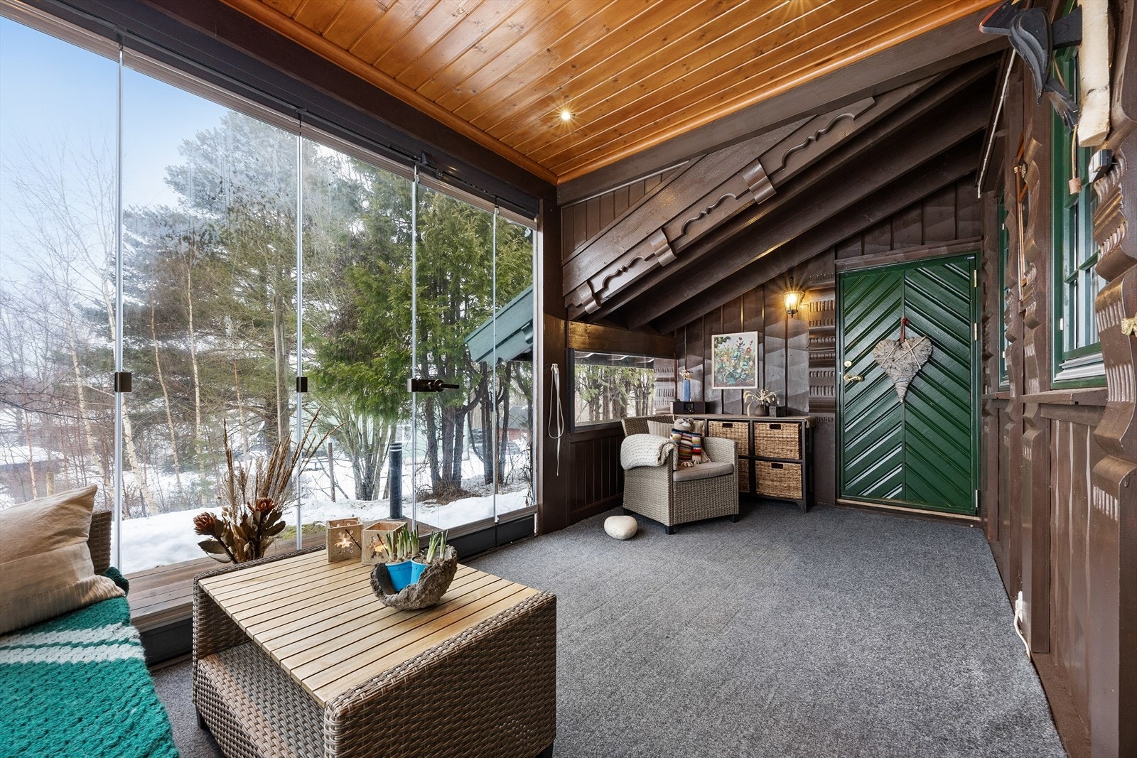 Den opprinnelige inngangen har blitt til en innglasset terrasse. Galleribilde