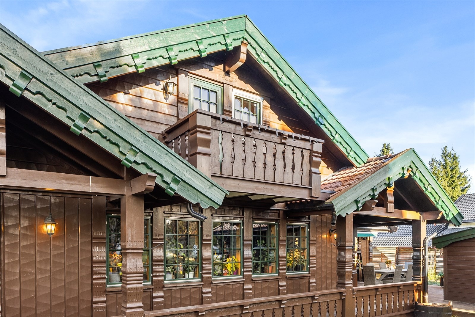 Fra andre etasje er det utgang til en sørvendt balkong på 2 m². Galleribilde