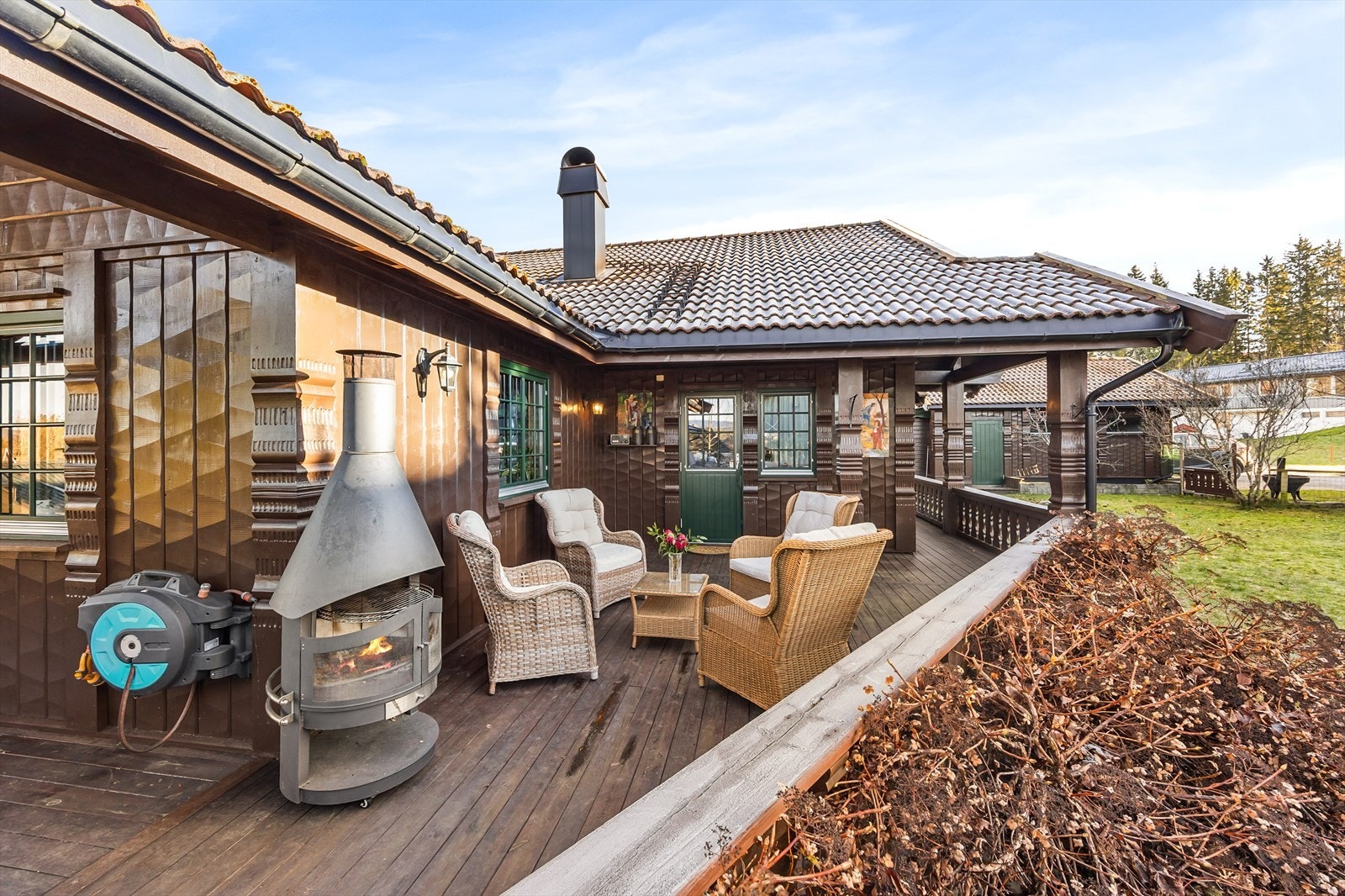 En av de mange hyggelige uteplassene på den store terrassen. Galleribilde