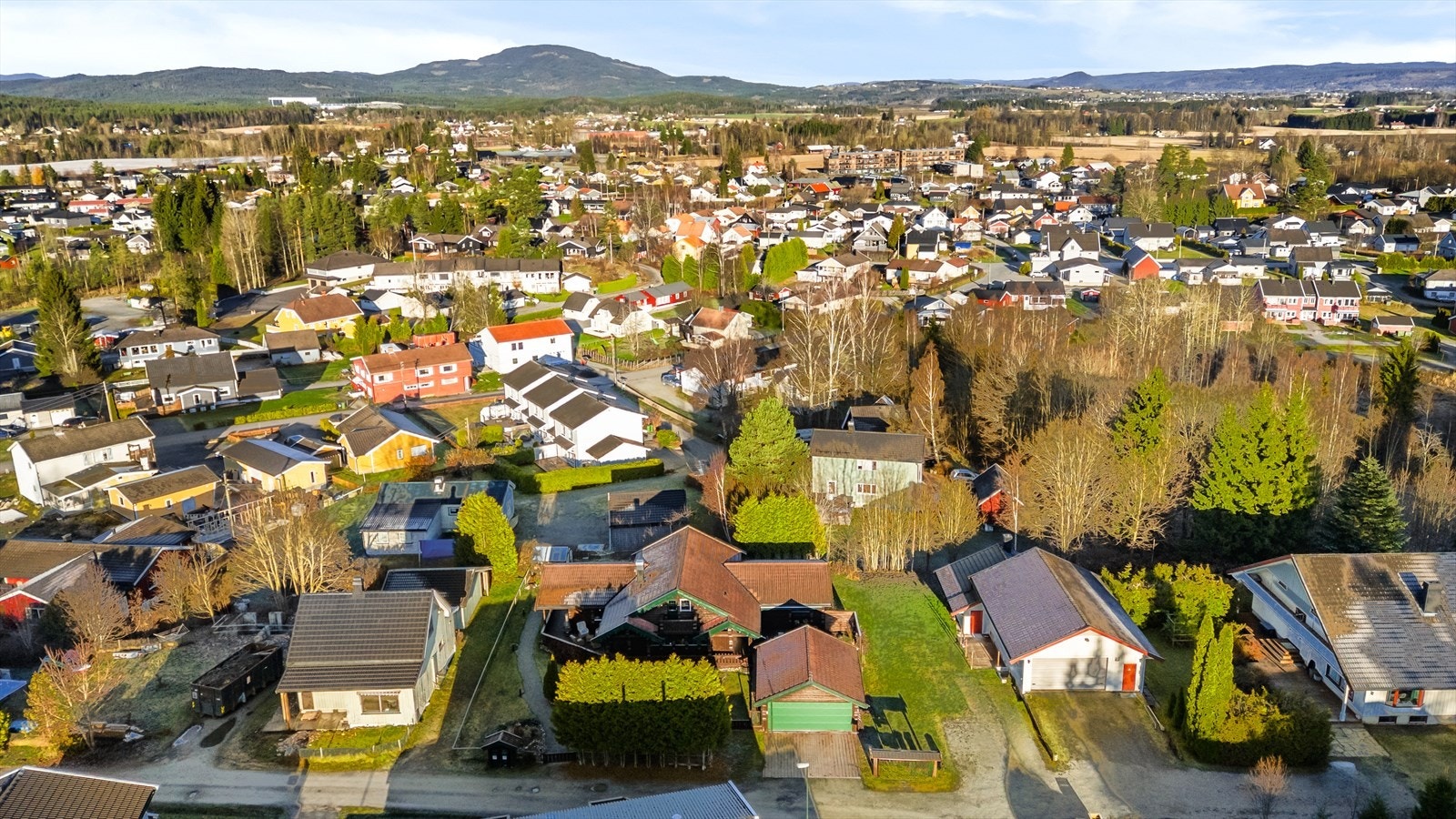 Fra boligen er det kort vei til skoler som Eidsvoll Verk skole og Råholt ungdomsskole. Galleribilde
