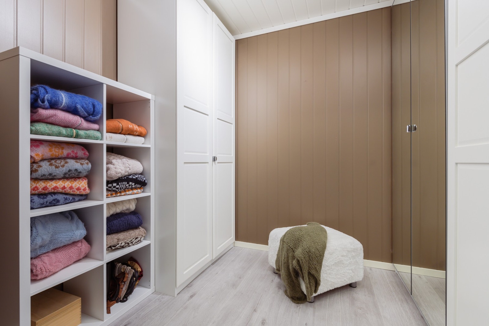 Praktisk garderoberom for ekstra oppbevaring Galleribilde