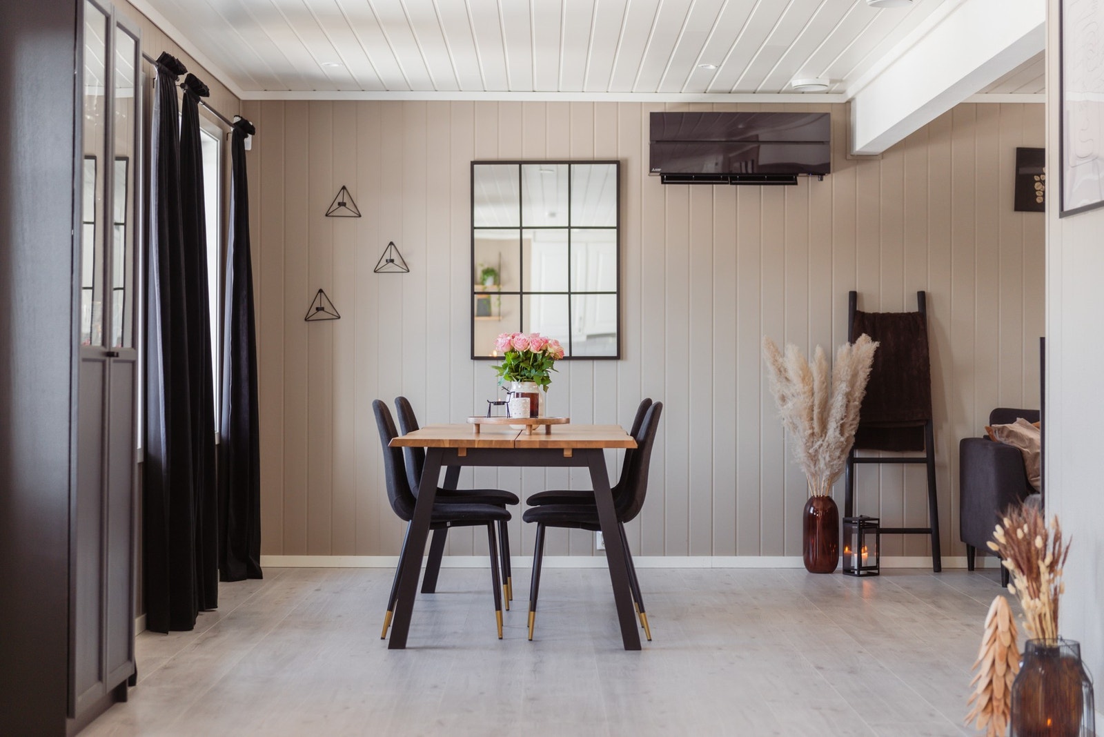 Det er gjennomgående delikate fargevalg i boligen. Galleribilde