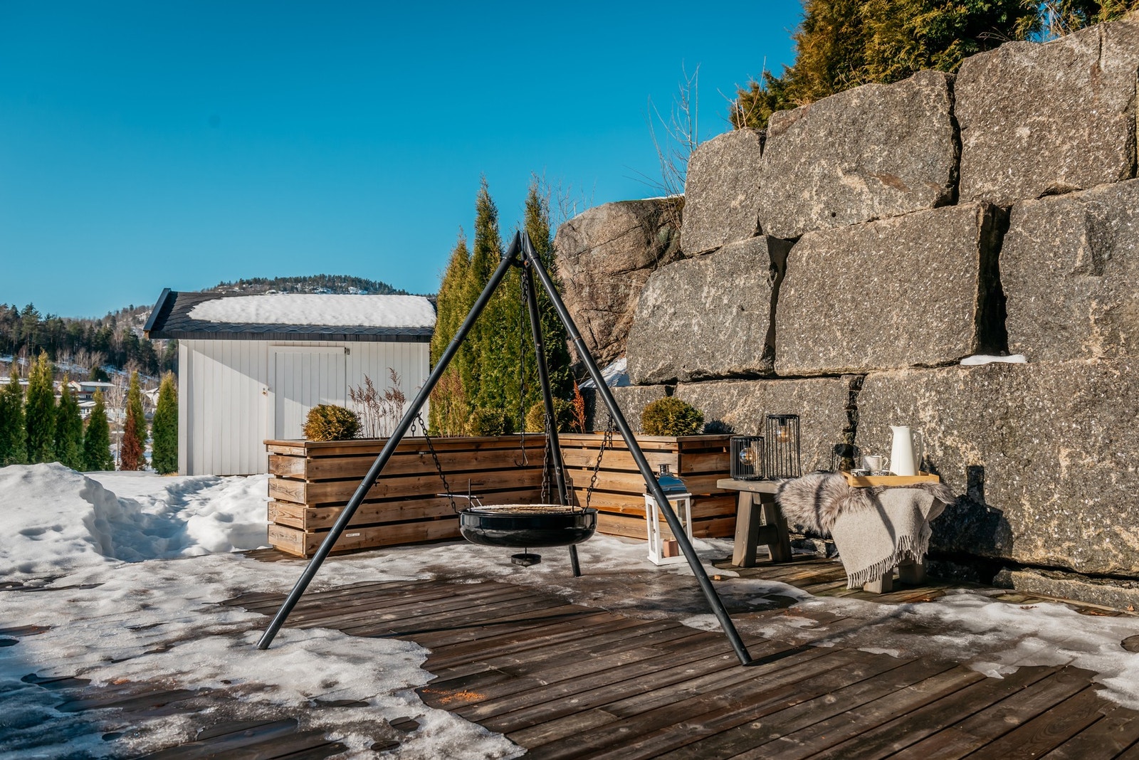 En innbydende enebolig fra 2017 med herlige uteplasser. Galleribilde