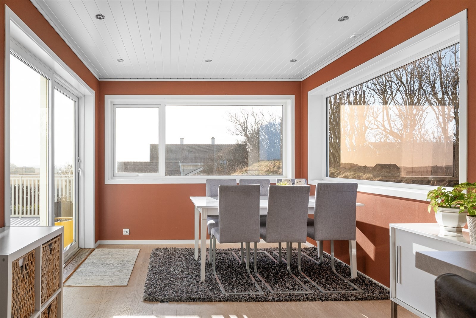 Også her har man god plass til spisebord. Galleribilde