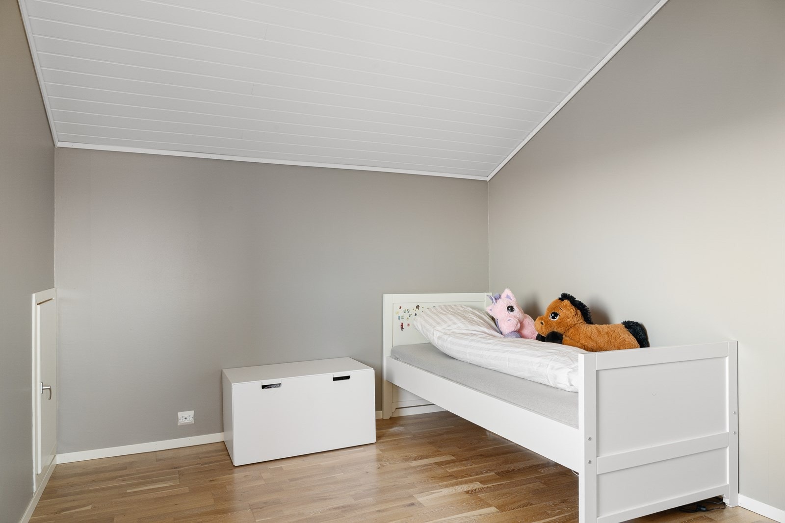 Rommene har plass til garderobeløsninger og tilpasses enkelt ulike behov, enten det er barnerom, gjesterom, hjemmekontor eller hobbyrom. Galleribilde